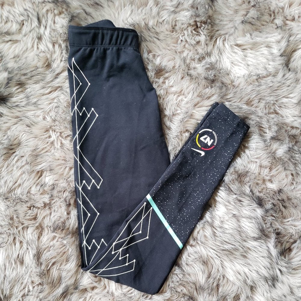 NWT Nike Big Girls XS Black Pattern Leggings